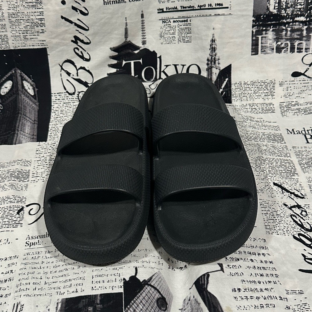 NEW VICTORIA’S SECRET PINK  DOUBLE STRAP PILLOW SLIDES FLIP FLOPS XL 11/12 BLACK